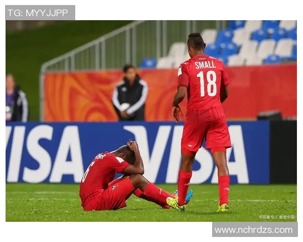 与足球明星击掌的年轻球员们展现梦想与激情的瞬间