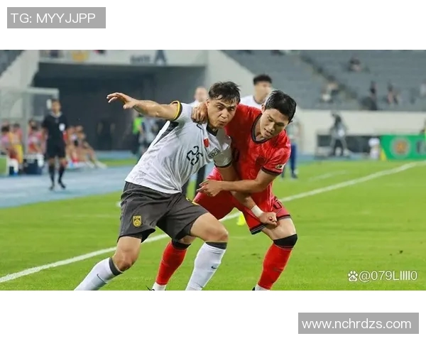 假装足球明星男朋友的搞笑视频挑战让你体验明星生活的乐趣