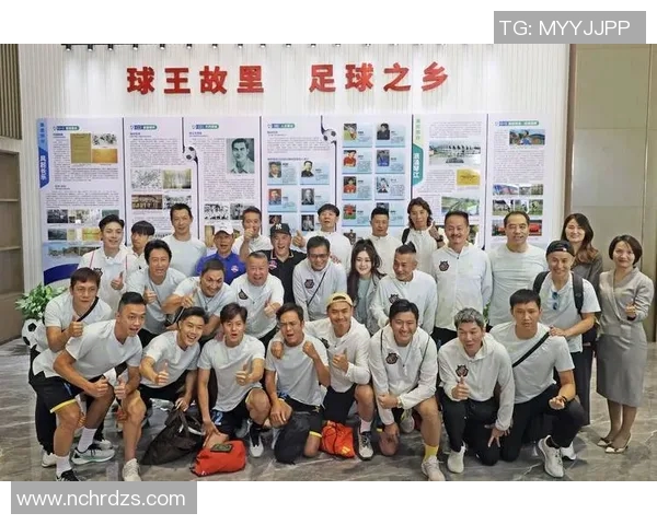 那个足球明星不仅在球场上闪耀还热爱在家中做家务展现温暖一面