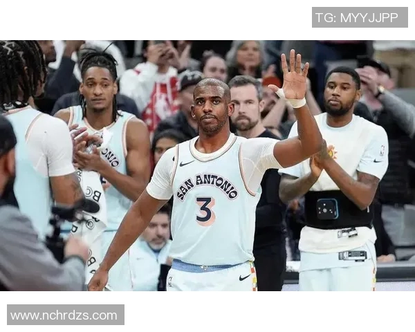 克里斯保罗：从篮球场上的指挥官到传奇球员的辉煌历程