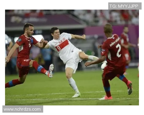 波兰与捷克热身赛精彩对决展现足球魅力与团队精神 波兰与捷克热身赛精彩对决展现足球魅力与团队精神